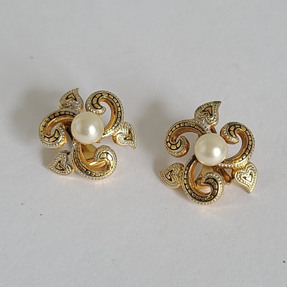 Vintage Retro Boho Gold Tone Filigree Pearl Chunky Stud Clip On Earrings